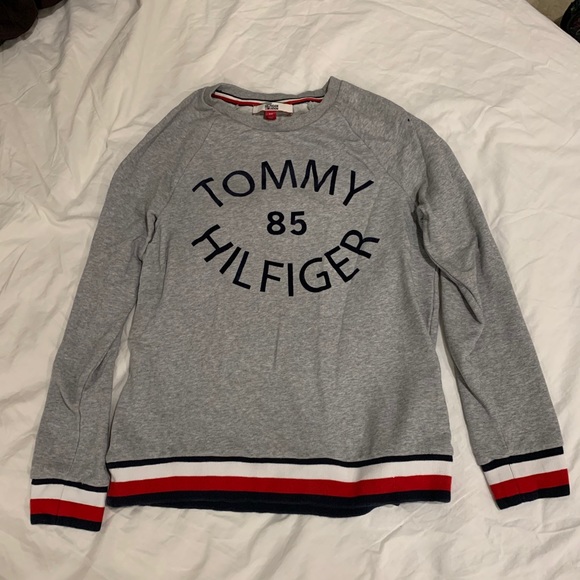 grey tommy hilfiger crew neck sweatshirt - Picture 1 of 5